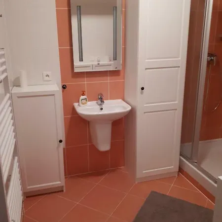 Hrabovo Alzbeta 16 דירה *